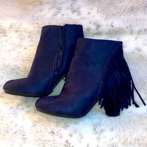 Size 6. Navy blue boots.